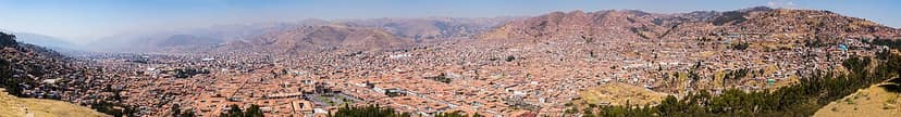Tragedia a Cusco: scontro tra miniván e camioncino causa 13 morti