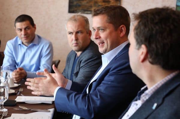Negoziazioni commerciali: Poilievre esorta Carney a non cedere agli Stati Uniti