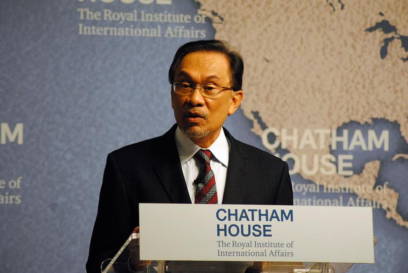 Anwar Ibrahim visita Ismail Sabri e Fadillah Yusof no IJN
