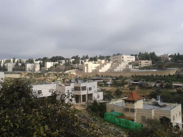 Cisjordanie : des colons israéliens assiègent des maisons palestiniennes