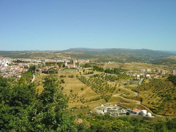 More than 100 personnel fight wildfire in Bragança