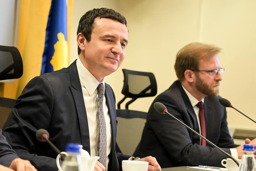 Incidente in Parlamento in Kosovo: deputata lancia uova contro il primo ministro ad interim