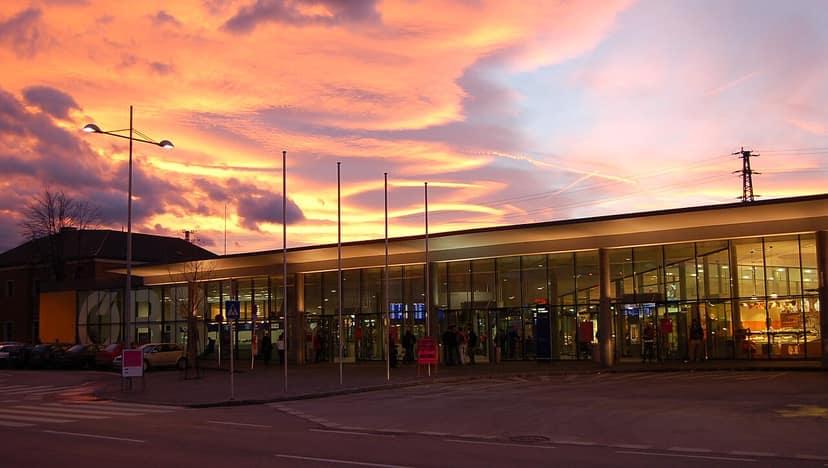 Des chauffeurs de taxi organisés abusent des passagers à la gare principale de Vienne