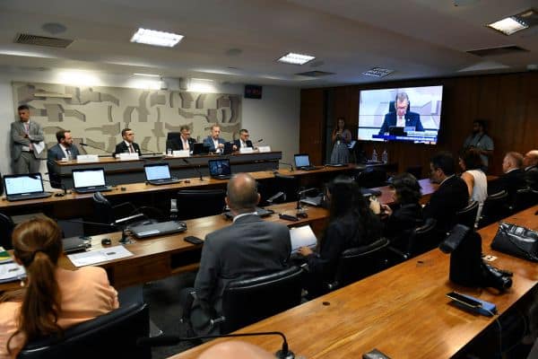 Lula firma decreto para el mercado libre de energía para pequeños consumidores