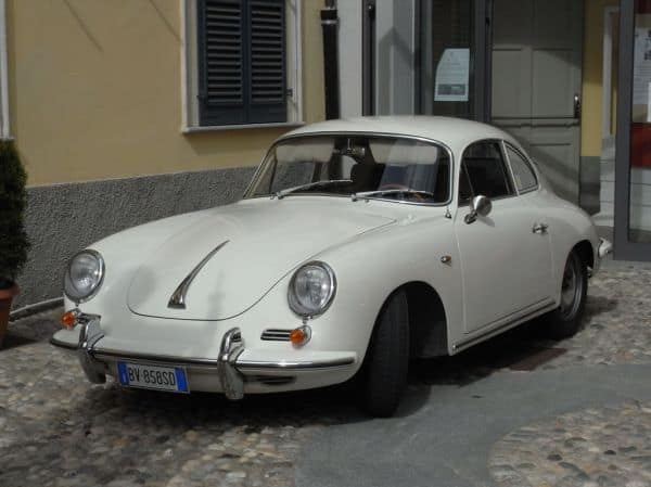 Porsche interrompe a produção do Taycan em contexto de crise
