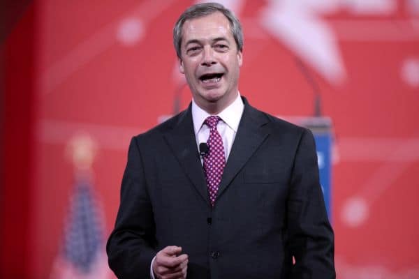 Nigel Farage erklärt sich zum Sieger der Wahl in Clacton