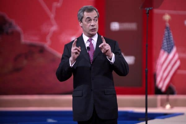 Nigel Farage erklärt sich zum Sieger der Wahl in Clacton