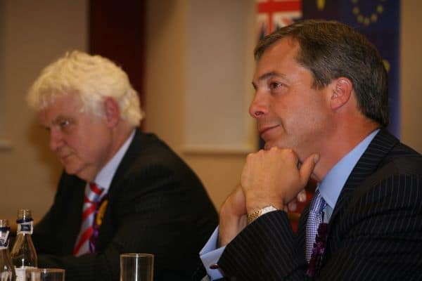 Elezioni suppletive a Clacton: Nigel Farage sotto pressione e con un candidato rivale