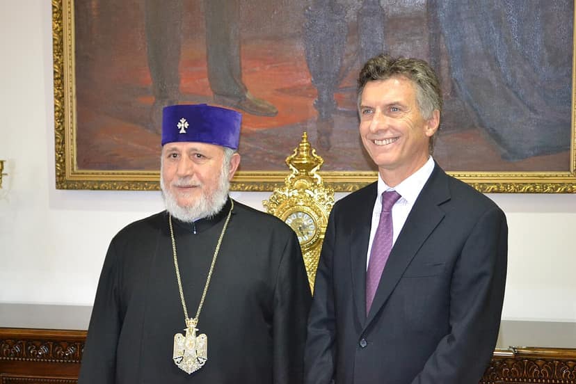 El Catholicos de la Iglesia Apostólica Armenia comparece ante el tribunal