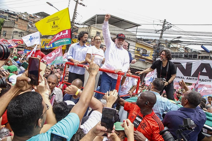 Lula da Silva lidera sondagens e inicia campanha no domingo