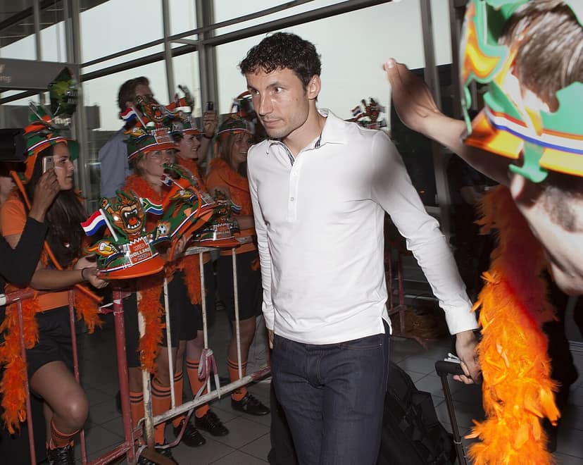 Mark van Bommel presentato come nuovo CT dei Diavoli Rossi