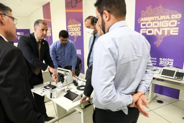 Cláudio Castro e outros são alvos da Operação Sem Refino 2 da PF