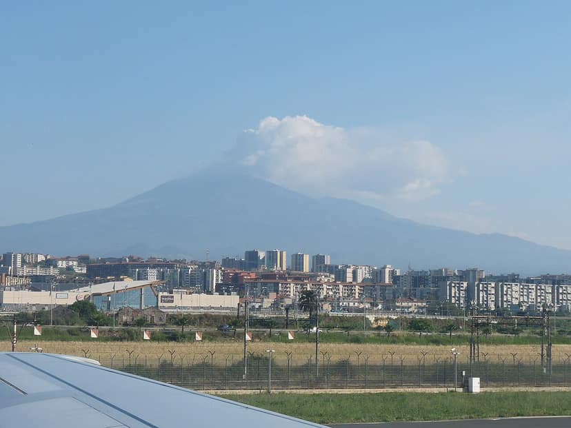 Wieder Flugbetrieb am Flughafen Catania nach Ätna-Warnstufenherabstufung