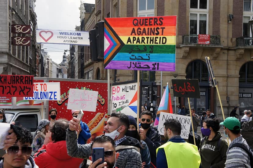 Último dia do WorldPride em Amesterdão e visita de Zelensky à Sérvia