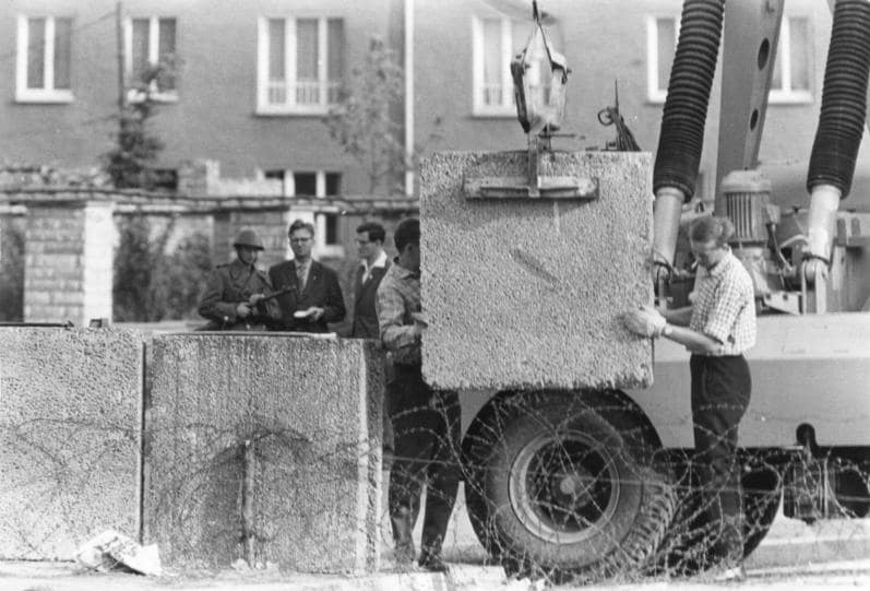 La vice-présidente de l'FDP critique le regard porté sur l'identité est-allemande 65 ans après la construction du mur