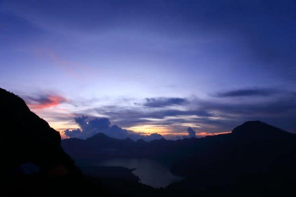 7.7 magnitude earthquake strikes Indonesia coast, triggering tsunami warning