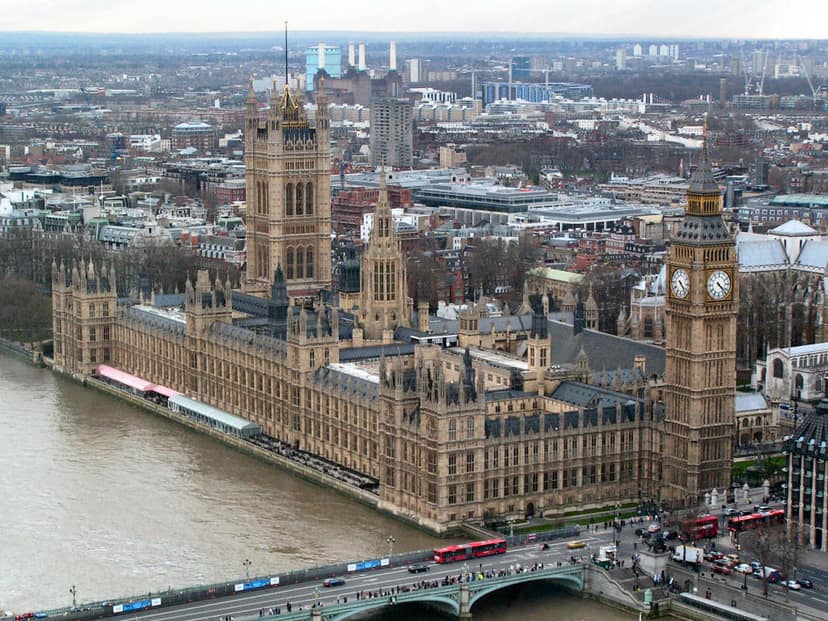 Les banques britanniques annoncent des bénéfices élevés, le débat sur la taxe exceptionnelle s'intensifie