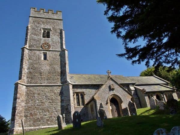 I lutti si radunano per il funerale di Ann Widdecombe nel Devon