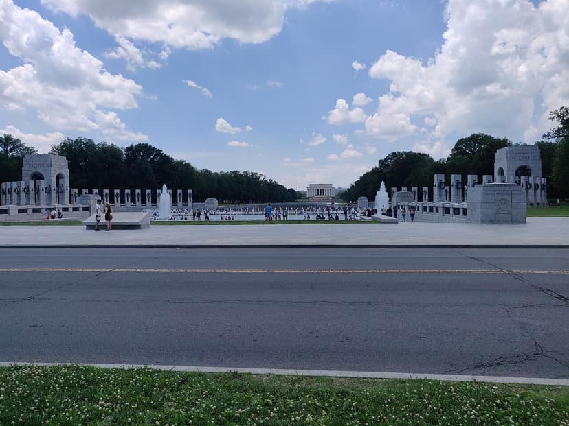 World War II Memorial in Washington Vandalised with Soap and Graffiti