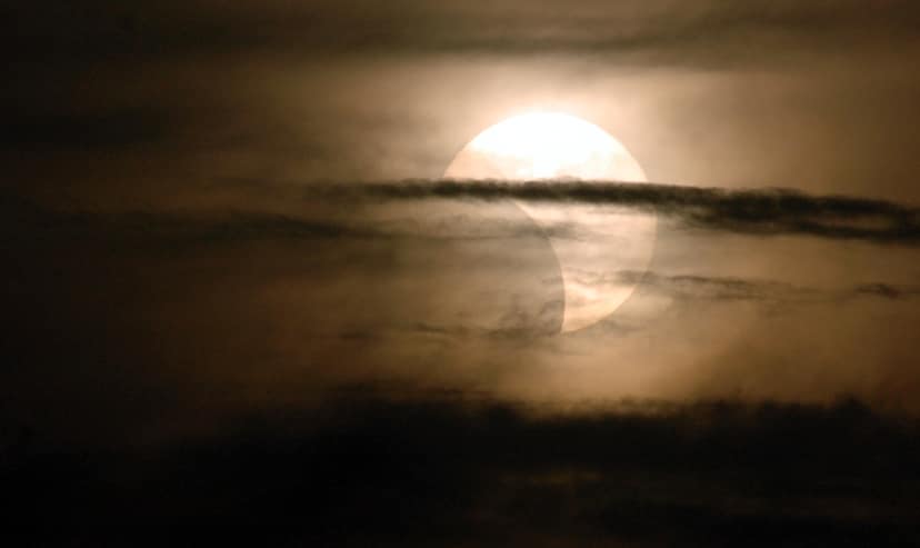 Eclissi solare parziale e pioggia di meteoriti delle Perseidi il 12 agosto