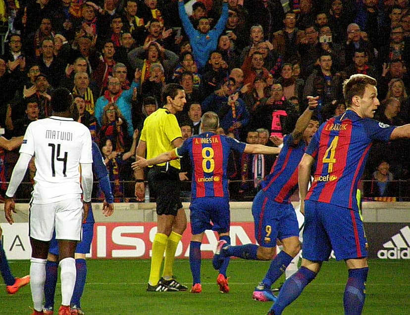 Ferran Torres signs with Paris Saint-Germain