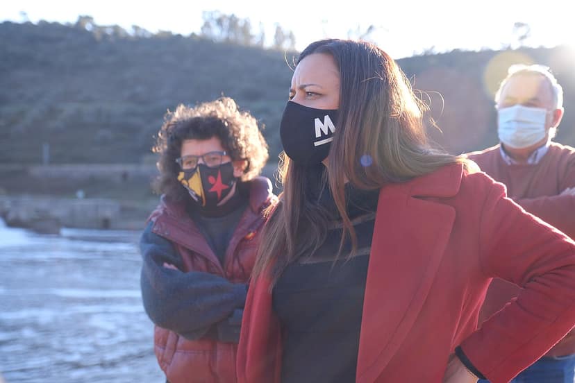 Opponents contest passage of the 87th Volta in the Albergaria Forest