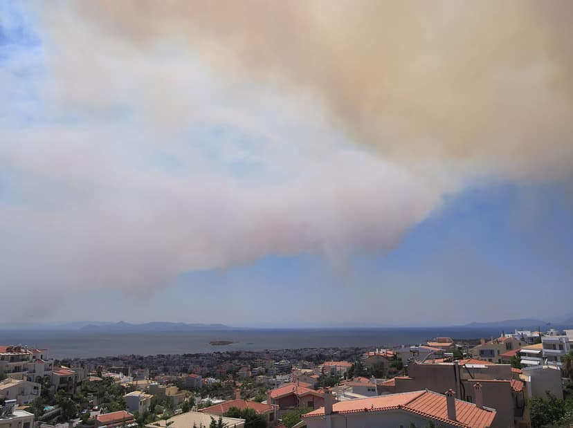 Incendie de forêt en Grèce : Plus de 250 touristes évacués des stations balnéaires