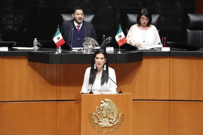 Kenia López Rabadán apela à civilidade dos deputados após confronto