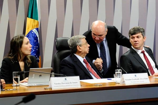 Diretores expressam preocupação com atrasos na reapreciação de exames