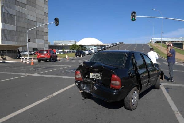 Sete trabalhadores mortos em colapso de túnel na Índia