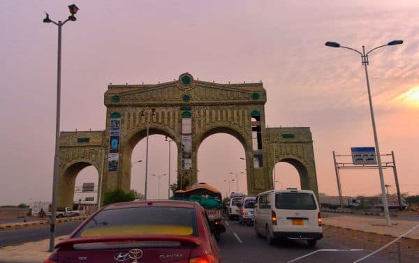 Yemen: Nuovi attacchi degli Houthi contro Marib e Mokha