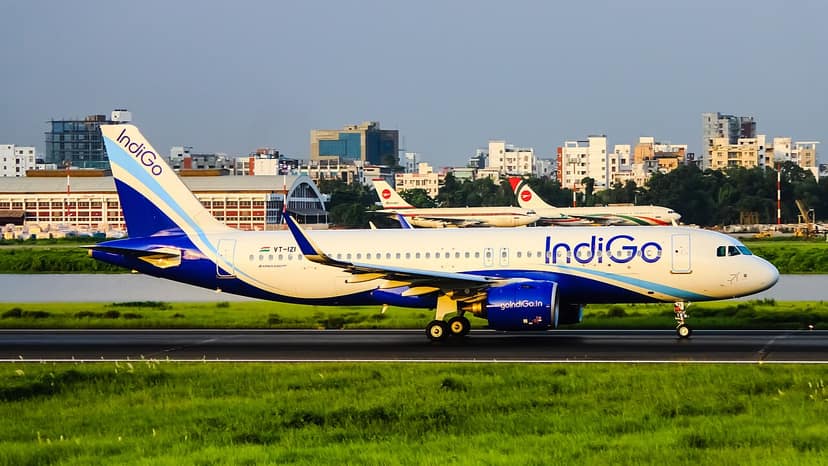 IndiGo-Flug landet nach Ausfall des linken Triebwerks notlandend