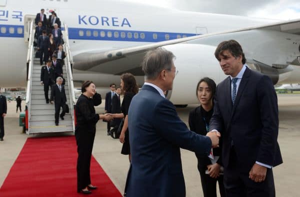 Seoul issues warnings after North Korean soldiers cross border