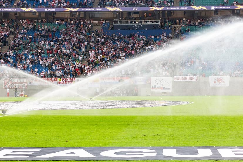 Trainer van Hearts analyseert duel met Benfica in de Europa League