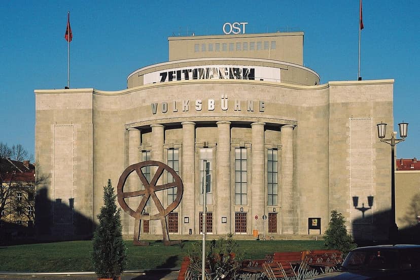 Ouverture d'une piscine temporaire au Volksbühne de Berlin