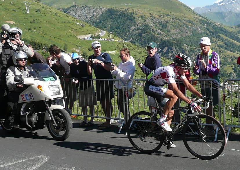 Kasia Niewiadoma remporte au Mont Ventoux, Marlen Reusser perd la tête du classement